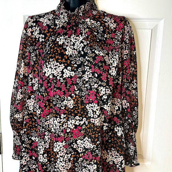 Spring fashion is in full affect with this dress you will rock on out - Picture 7 of 12